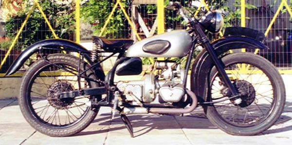 Ariel Kulas' 1949 500cc Douglas motorcycle.